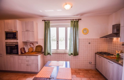 Melezzole House | Detached house with private pool 1,5 km from shops and restaurant. AC & Wi-fi