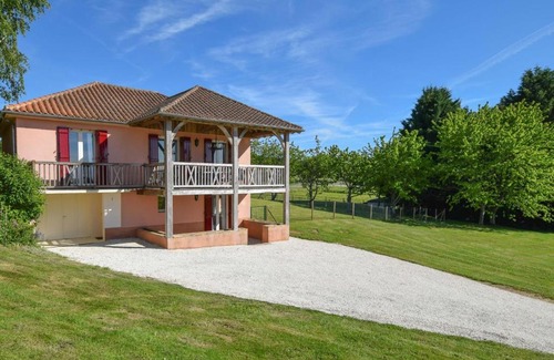 Saint-Medard-d'Excideuil House | Detached house with stunning views and a private heated swimming pool