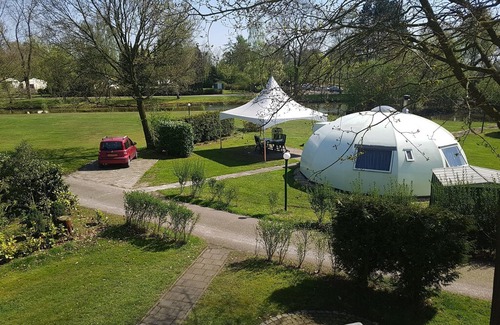Municipality of Alphen-Chaam Villa | Detached igloo bungalow with wood-burning stove by a forest