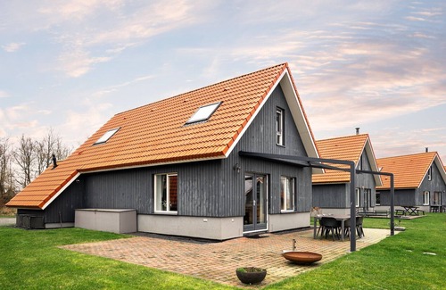 Echtenerbrug Villa | Detached waterside holiday home with 3 bedrooms