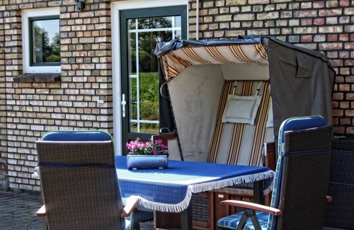 Ellingstedt Apartment | Detjens: Apartment in a quiet location with terrace and garden - Ferienwohnung Detjens