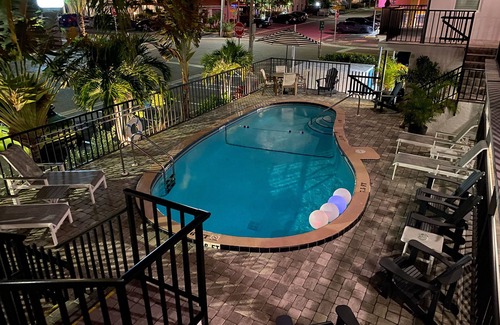 Clearwater Beach Hotel | Devon Shores- Standard Queen