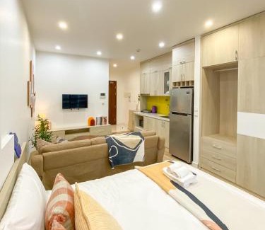 Nhat Tan Apartment | DFour Lakefront Serenity - D'Eldorado