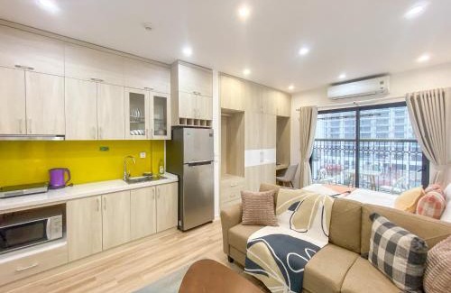 Nhat Tan Apartment | DFour Lakefront Serenity - D'Eldorado