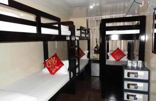 Tsim Sha Tsui House | Dhillon Hostel - Reception 10th floor Block E CHUNGKING MANSION TSIM SHA TSUI KOWLOON