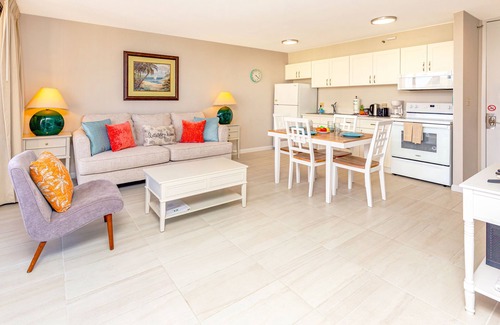 Waikiki Condo | Diamond Head & Ocean View Gem Near Waikiki Beach: Parking's On Us!