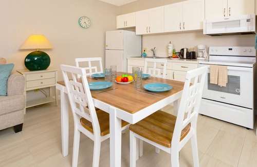 Waikiki Condo | Diamond Head & Ocean View Gem Near Waikiki Beach: Parking's On Us!
