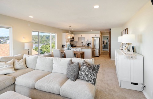 Lincoln City Condo | Diamond in the Reef - Chic Third Floor Suite