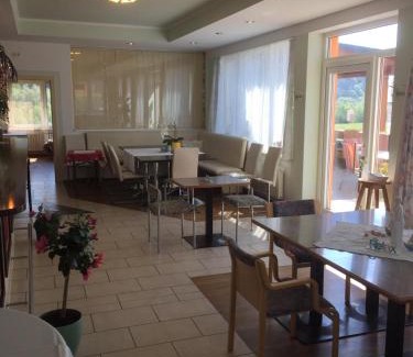 Anger House | Die Glocke