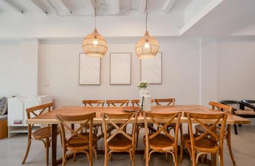 Nimman Villa | Digital Nomad 5BR House Fast Wi-Fi In Nimmanhemin