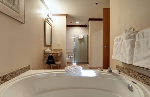 Bayshore - Klatt Hotel | Dimond Center Hotel