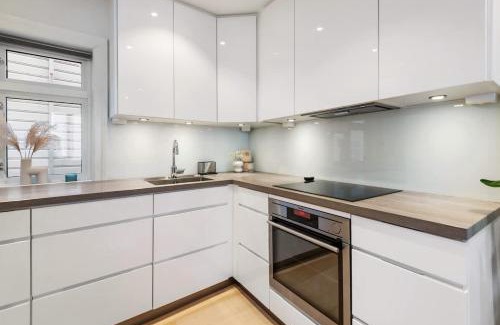 Bergen City Centre Apartment | Dinbnb Homes I Historical 1850 House