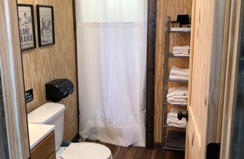 Glen Rose Cabin | Dinosaur Valley RV Park Cabin 1