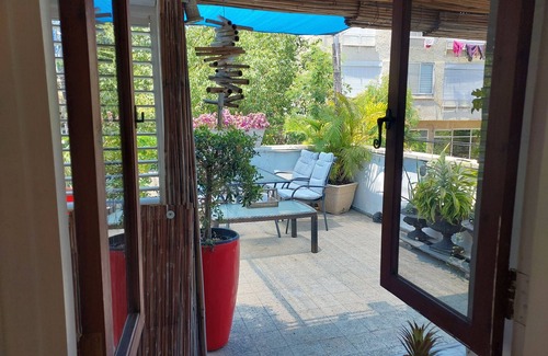 Qiryat Shaʼul Apartment | Dip in green vacation or business apartment, BB per stay, 5 min to center