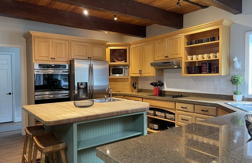 Rockaway Beach House | Direct Beach Access, 4,500 sq. ft., Renovated, Elegant, Great for Entertaining