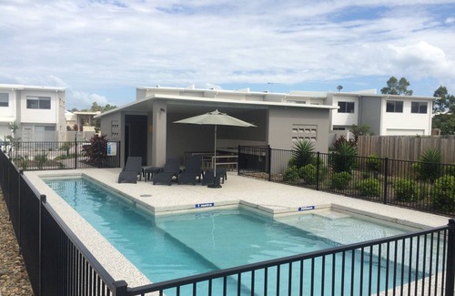 Mountain Creek Apartment | Direct Collective - Breeze on Brightwater