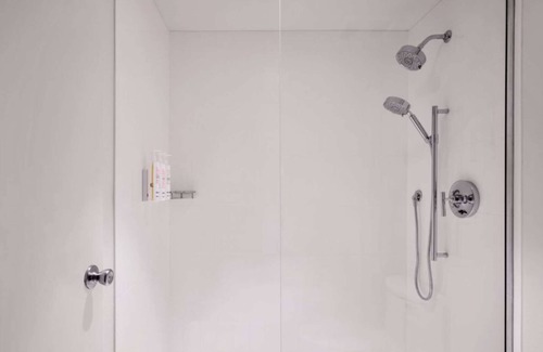 Stuart Hotel | Direct Golf Course Access | Outdoor Pool & Gym