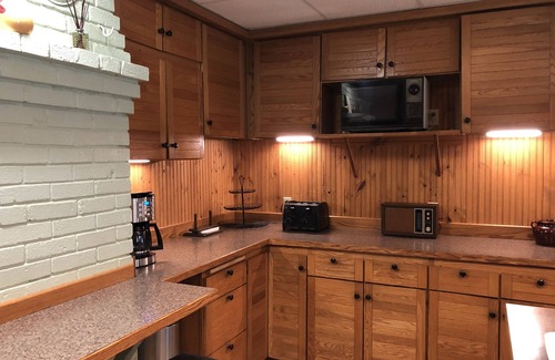 Higgins Lake Cottage | Direct Higgins Lake lakefront; 100' private sandy beach; family friendly