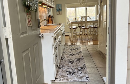 New Fairfield House | Direct Lakefront Living - Floating Dock, Boat Watching, Kayaks, & EV Charger