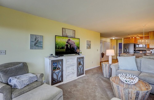 Folly Field Condo | Direct Oceanfront 2 BR Updated Luxury condo Bikes & Beach Gear Included