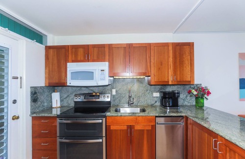 Makaha Apartment | Direct Oceanfront, Great Surfing, A/C