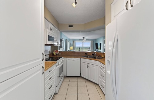 Seawinds Condo Condo | Direct oceanfront corner condo with large balcony, beachfront pool, and garage parking