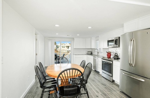 Eastward Look House | Direct water views across from Scarborough beach