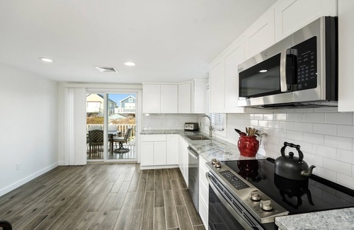 Eastward Look House | Direct water views across from Scarborough beach