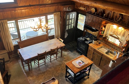 Conway Cabin | Direct Waterfront Log Cabin,Sweeping Mt Views. Sunsets, Fire-pit, Boats, Hiking