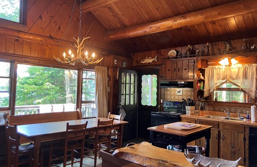 Conway Cabin | Direct Waterfront Log Cabin,Sweeping Mt Views. Sunsets, Fire-pit, Boats, Hiking