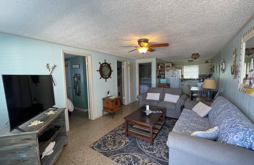 Laguna Beach Apartment | Directly across the street from the Gulf! 2/1 sleeps 4 adults max and 5 total.