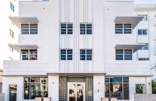 South of Fifth Apartment | Directly on the beach with Free beach lounges! Best location in South Beach