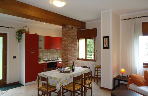 Idro House | DIRECTLY ON THE LAKE /BEACH, up to 7 people, with large garden, pool and great location