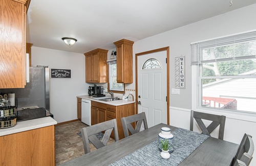 Rochester Apartment | Discounted 5-Star 3 Bedroom Duplex 5 Minutes to Mayo Clinic!