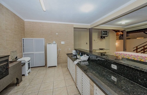 Maranduba House | DISCOUNTED PRICE FOR LOW SEASON UP TO 10 PEOPLE.