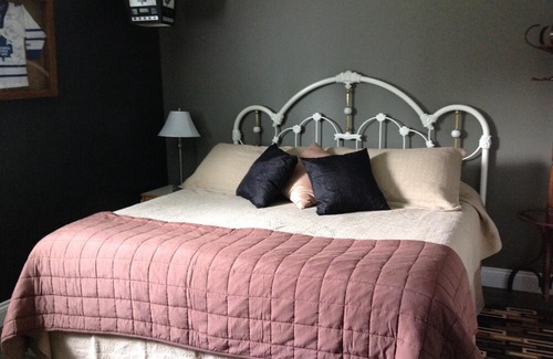 Mayfield House | Discounted rate for 6 people and under. Minutes to beach and all amenities