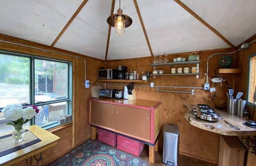 Nelson Cabin | Discover Boho Bungalow: Peaceful and Relaxing Cabin with Breathtaking Views!