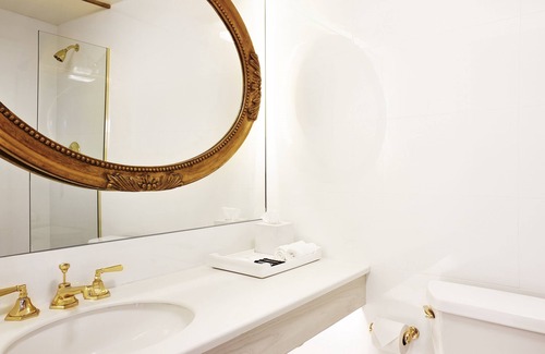 Wilshire Center Hotel | Discover Los Angeles, Central Retreat in Stylish Koreatown, Pool, Pets Allowed!