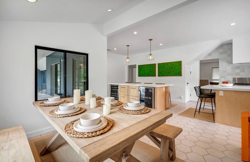 Sonoma House | Discover Sonoma's charm, just a quick 17-min drive to Napa Valley Wine Train