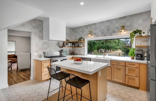 Sonoma House | Discover Sonoma's charm, just a quick 17-min drive to Napa Valley Wine Train