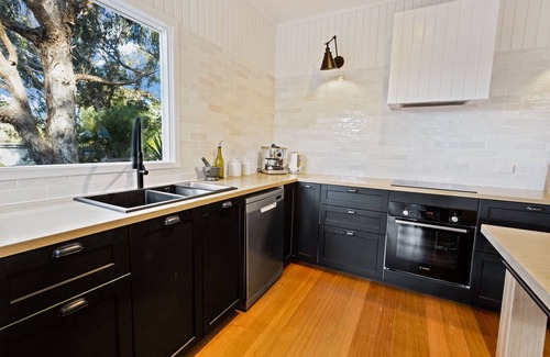 Metung House | Discover the perfect blend of relaxation and adventure at our country retreat