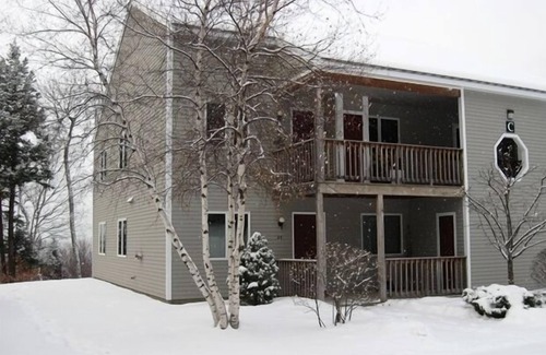 Intervale Condo | Discover this peaceful NH retreat nestled high on Mt. Surprise