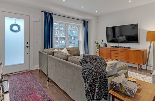 Upper Beaches House | Discover Unmatched Luxury with Fully Furnished 2-Bed, 3-Bath Gem in Toronto