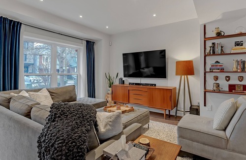 Upper Beaches House | Discover Unmatched Luxury with Fully Furnished 2-Bed, 3-Bath Gem in Toronto