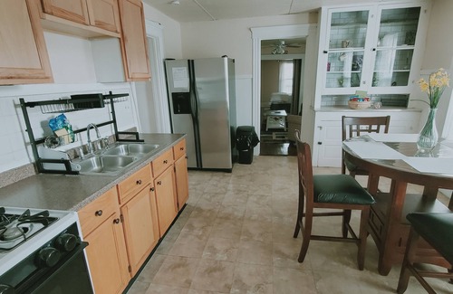 Hough House | Discover Your Urban Oasis -a Hidden Gem in the Heart of Cleveland!