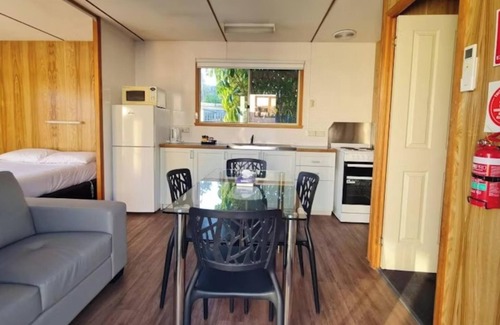 Mornington Cabin | Discovery Parks - Mornington