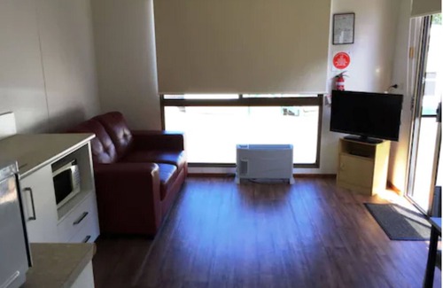 Mornington Cabin | Discovery Parks - Mornington