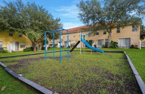 Crestwynd Bay House | Disney-area 4br Retreat Relax & Swim By The Pool