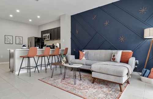 Crestwynd Bay House | Disney Bungalow - Waterslides - Pool - Kids Star Wars Retreat - 4 Mi to parks!