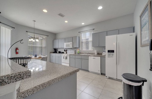 Crystal Cove Apartment | Disney Getaway~Pool~Gated Resort~Near Parks